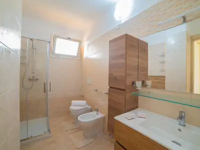 Badezimmer mit Dusche
