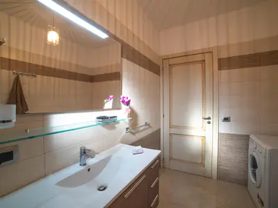 Badezimmer mit Dusche