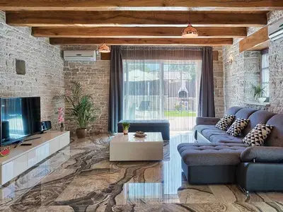 Villa für 8 Personen (200 m²) in Pazin 1/10