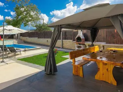 Villa für 8 Personen (200 m²) in Pazin 9/10