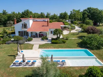 Villa für 12 Personen (370 m²) in Pazin 1/10