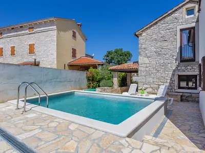 PoolOfHouse