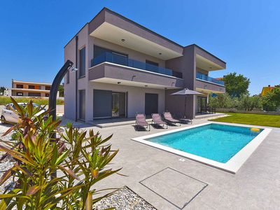 Villa für 12 Personen (160 m²) in Peroj 1/10