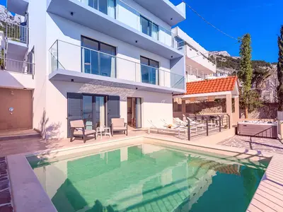 Villa Perla Blu mit privatem Pool und Whirlpool
