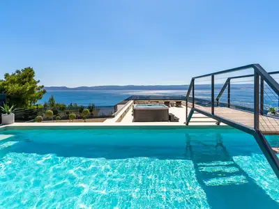 Seaview Villa Blue Lagoon mit privatem beheiztem Pool, 2 Whirlpools, Sauna, Medienraum, 6 Schlafzimmern, Strand 70m