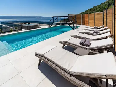 Die brandneue Villa Blue Lagoon wird ab der Saison 2021 angeboten und ist komplett mit allen Annehmlichkeiten ausgestattet, die ein moderner Gast braucht