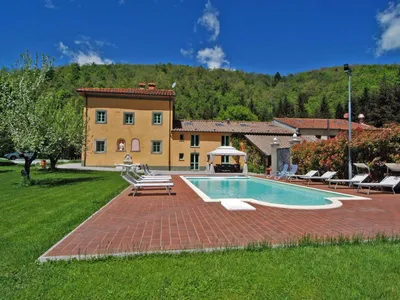 PoolOfHouse