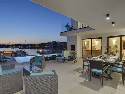 Villa für 10 Personen (205 m²) in Pjescana Uvala 1/10