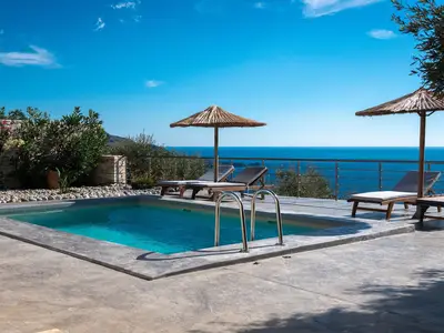 PoolOfHouse