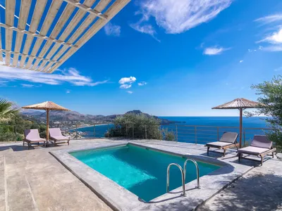 PoolOfHouse