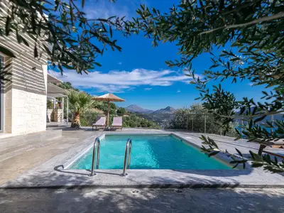 PoolOfHouse