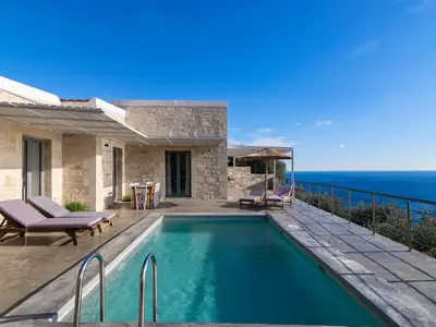 PoolOfHouse