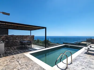 PoolOfHouse