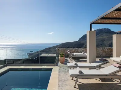 PoolOfHouse