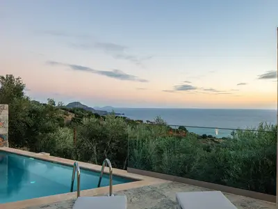 PoolOfHouse
