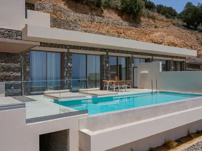 PoolOfHouse