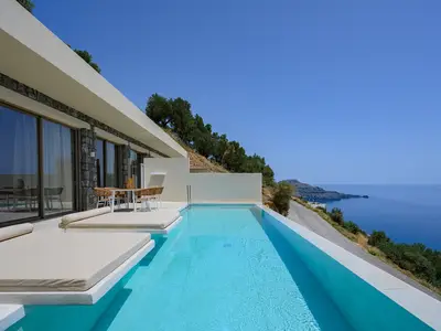 PoolOfHouse