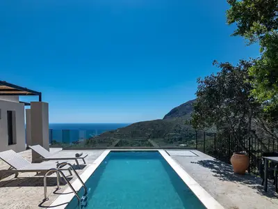 PoolOfHouse