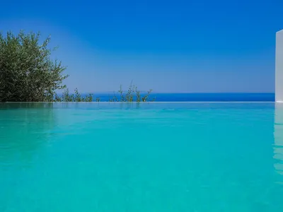 PoolOfHouse