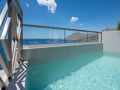 PoolOfHouse