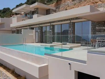 PoolOfHouse