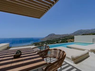 PoolOfHouse