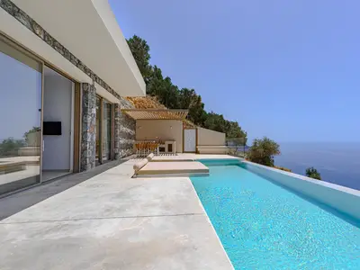 PoolOfHouse