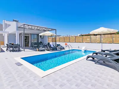 PoolOfHouse
