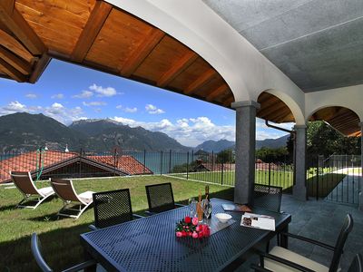 Patio Terrasse mit Blick auf den See