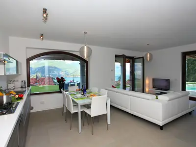 Küche und Essbereich