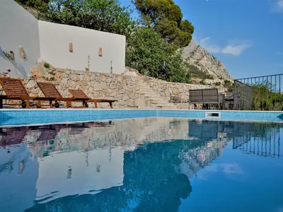 PoolOfHouse