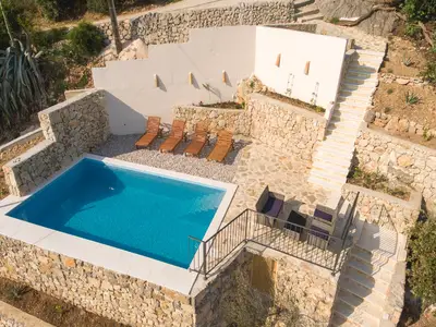 PoolOfHouse