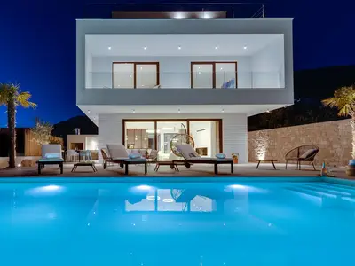 NEU! Seaview Villa Nocturno mit 4 Schlafzimmern mit eigenem Bad, privatem 35 m2 großem Infinity-Pool mit Hydromassage