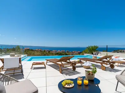Villa Nocturno ist eine brandneue Villa, modern gestaltet und mit hochwertigen Möbeln ausgestattet und bietet Platz für 8 Personen