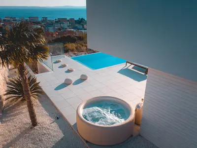 Zur vollkommenen Entspannung steht Ihnen auch ein Whirlpool zur Verfügung