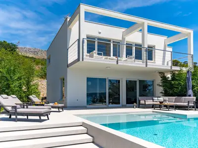 Die Villa ABA ist ein neues Anwesen, das eine sehr komfortable und stilvolle Unterkunft für 8 + 2 Personen bietet