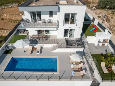 NEU!Villa Nonna Tonina mit Meerblick, 4 Schlafzimmern und Whirlpool
