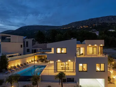 NEUE Villa Apolina, 4 Schlafzimmer mit eigenem Bad, beheizter 36 m2 großer Pool, Meerblick, Strand 1 km