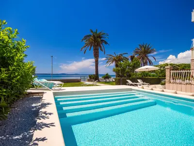 Die Strandvilla AMOR mit einem privaten 36 m2 großen Swimmingpool und 7 Schlafzimmern
