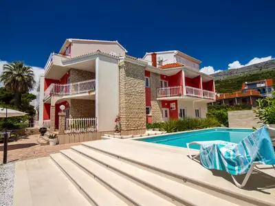 Villa Amor ist voll klimatisiert und verfügt über 7 Schlafzimmer mit eigenem Bad