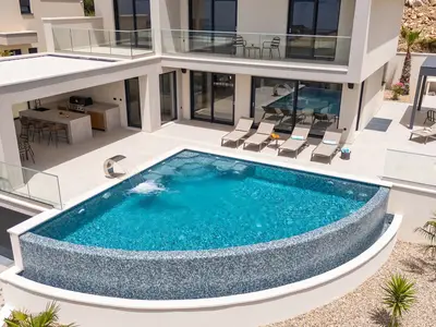 Meerblick, beheizter Infinity-Pool, Wellnessbereich mit Sauna und Whirlpool, 4 Schlafzimmer mit eigenem Bad