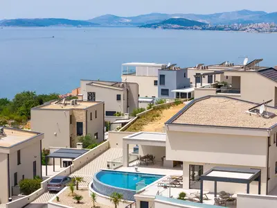 Diese elegante Villa mit 4 Schlafzimmern bietet Platz für bis zu 8 Personen