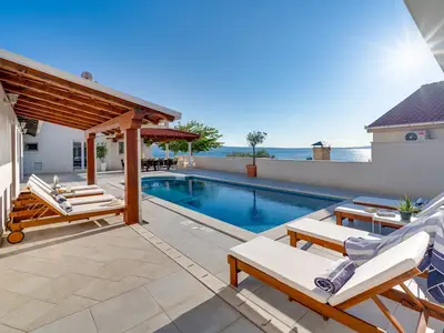Seaview Villa MaToLi with heated 50sqm pool and 4 bedrooms, close to town Split (10km)
