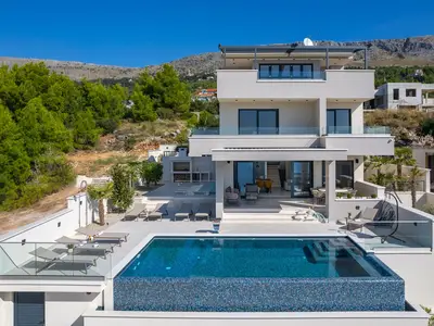 Luxuriöse Villa mit 5 Schlafzimmern, Prinzessin Korina
