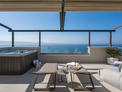 Die Dachterrasse im Freien bietet eine Terrasse (kann überdacht werden) mit herrlichem Meerblick