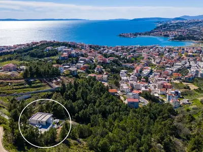 Markierte Lage der Villa in einer ruhigen Gegend im oberen Teil des Dorfes Podstrana