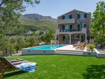 Villa Mamma Mia, ein Anwesen mit 6 Schlafzimmern und 40 m2 großem beheiztem Pool