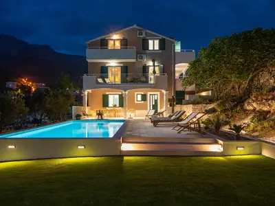 Villa Mamma Mia bei Nacht