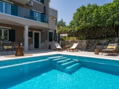 Mit einem privaten 40 m2 großen Pool ist dieses mediterrane Juwel eine wahre Oase für alle, die Ruhe und Komfort suchen.