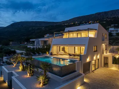 **Schicke Villa MASHA mit privatem beheiztem Pool, Spa, Whirlpool und Meerblick**